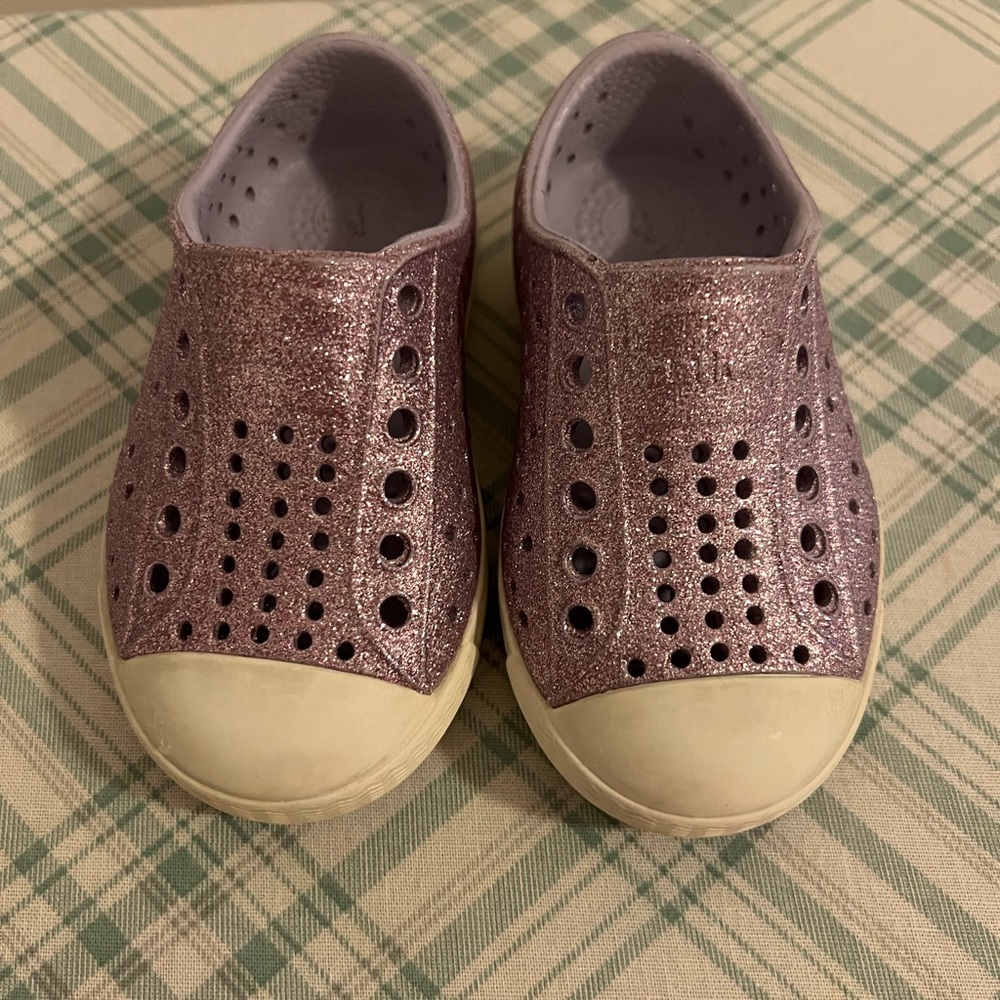 Sparkly purple Native toddler shoe. Size 5c